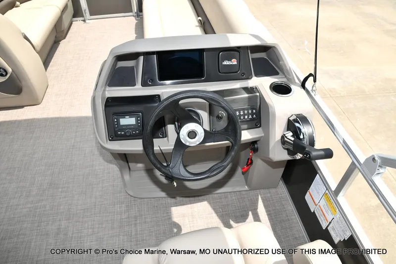 Slide: The Image of Sun Tracker Party Barge 18 DLX 2025 - 24