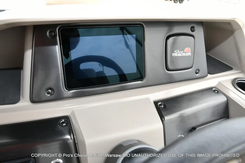 Slide: The Image of Sun Tracker Party Barge 18 DLX 2025 - 29