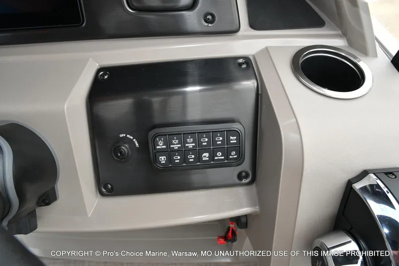 Slide: The Image of Sun Tracker Party Barge 18 DLX 2025 - 30