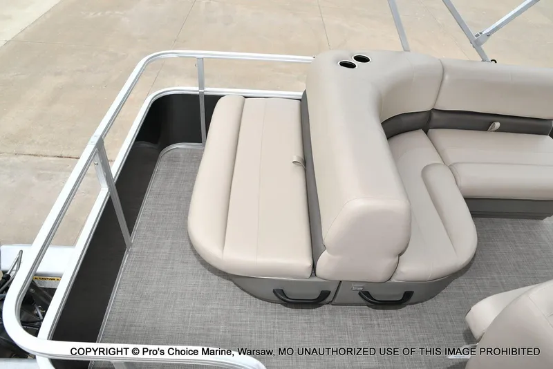 Slide: The Image of Sun Tracker Party Barge 18 DLX 2025 - 36