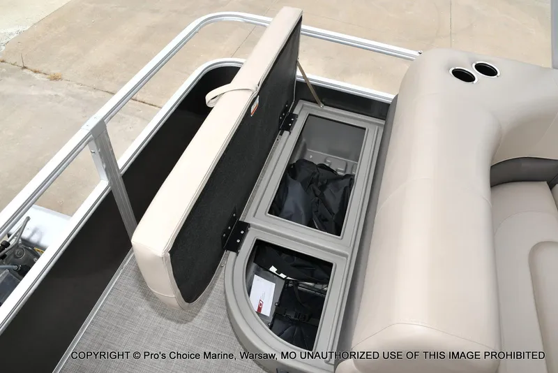 Slide: The Image of Sun Tracker Party Barge 18 DLX 2025 - 37