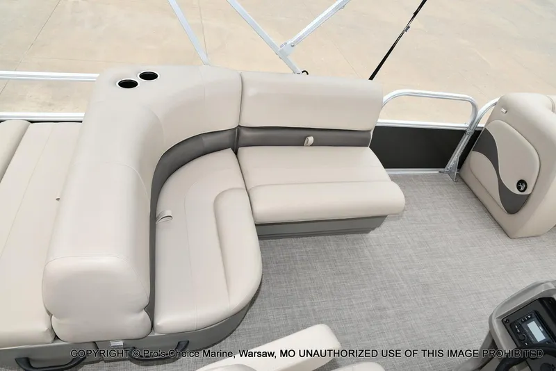 Slide: The Image of Sun Tracker Party Barge 18 DLX 2025 - 39