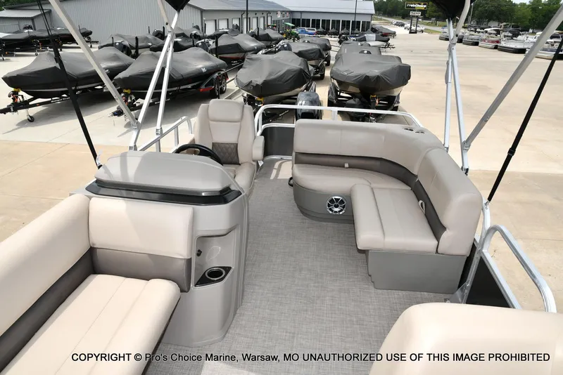 Slide: The Image of Sun Tracker Party Barge 18 DLX 2025 - 4