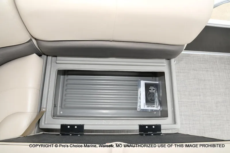 Slide: The Image of Sun Tracker Party Barge 18 DLX 2025 - 41