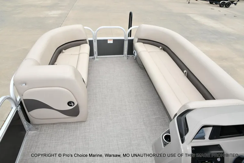 Slide: The Image of Sun Tracker Party Barge 18 DLX 2025 - 42