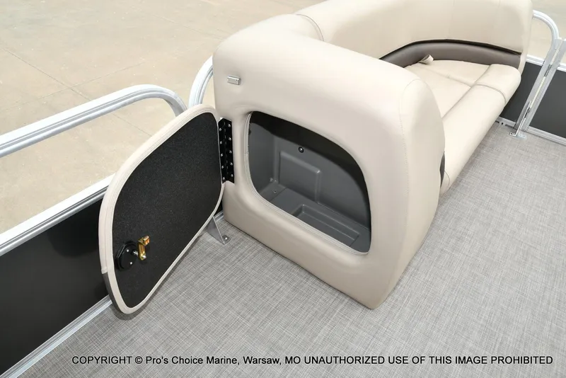 Slide: The Image of Sun Tracker Party Barge 18 DLX 2025 - 45