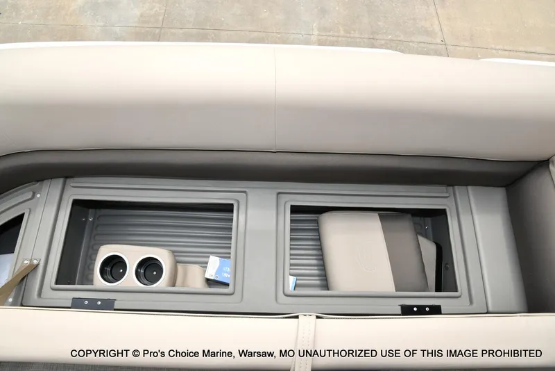 Slide: The Image of Sun Tracker Party Barge 18 DLX 2025 - 47