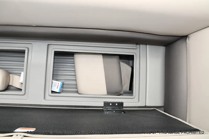 Slide: The Image of Sun Tracker Party Barge 18 DLX 2025 - 48