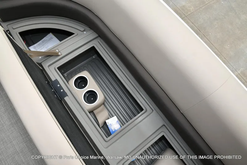 Slide: The Image of Sun Tracker Party Barge 18 DLX 2025 - 49