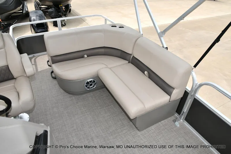 Slide: The Image of Sun Tracker Party Barge 18 DLX 2025 - 5