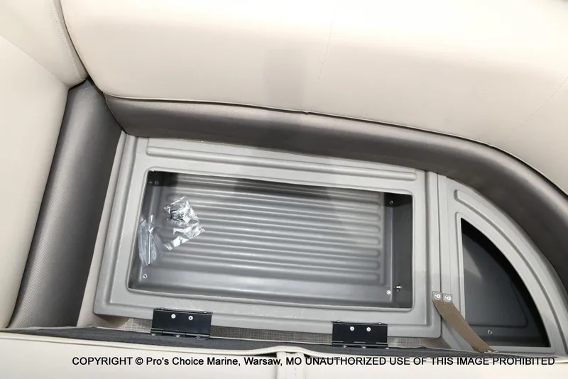 Slide: The Image of Sun Tracker Party Barge 18 DLX 2025 - 52