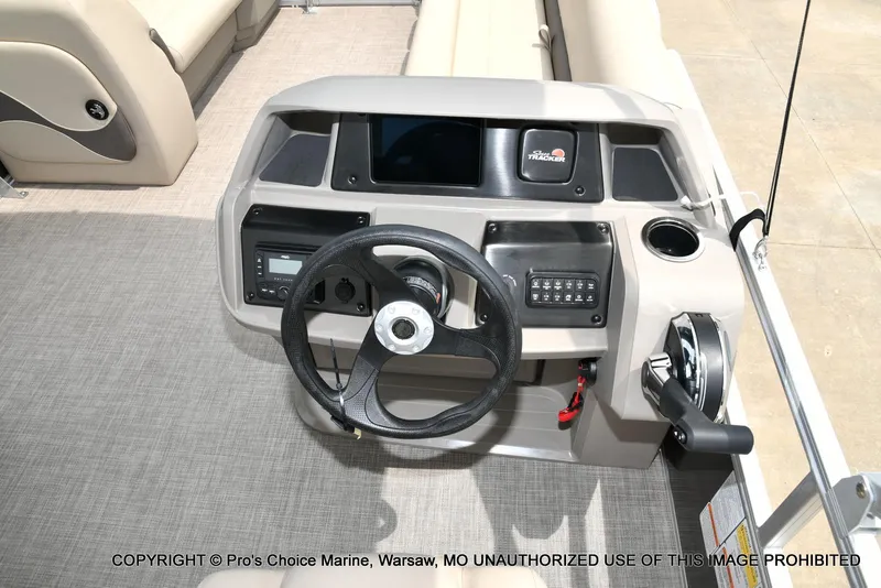 Slide: The Image of Sun Tracker Party Barge 18 DLX 2025 - 54