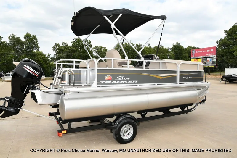 Slide: The Image of Sun Tracker Party Barge 18 DLX 2025 - 9