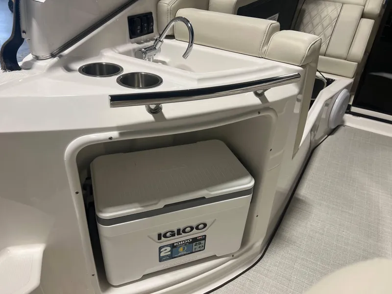 Slide: The Image of Regal 28 Express 2024 - 23