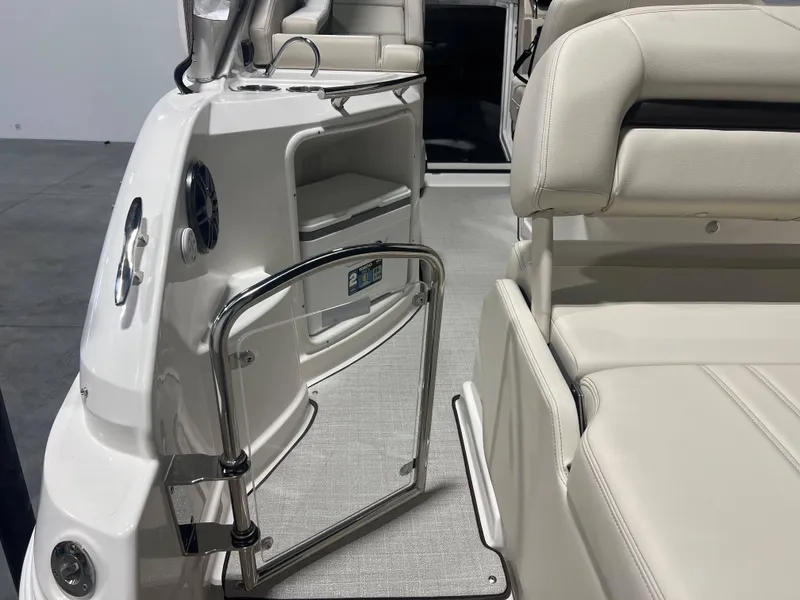 Slide: The Image of Regal 28 Express 2024 - 25