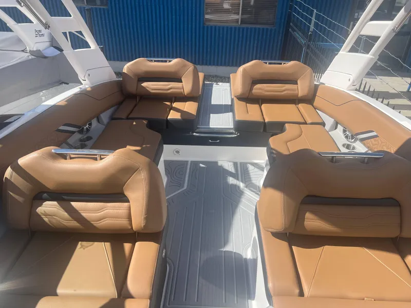 Slide: The Image of Regal LS4 Surf 2024 - 10