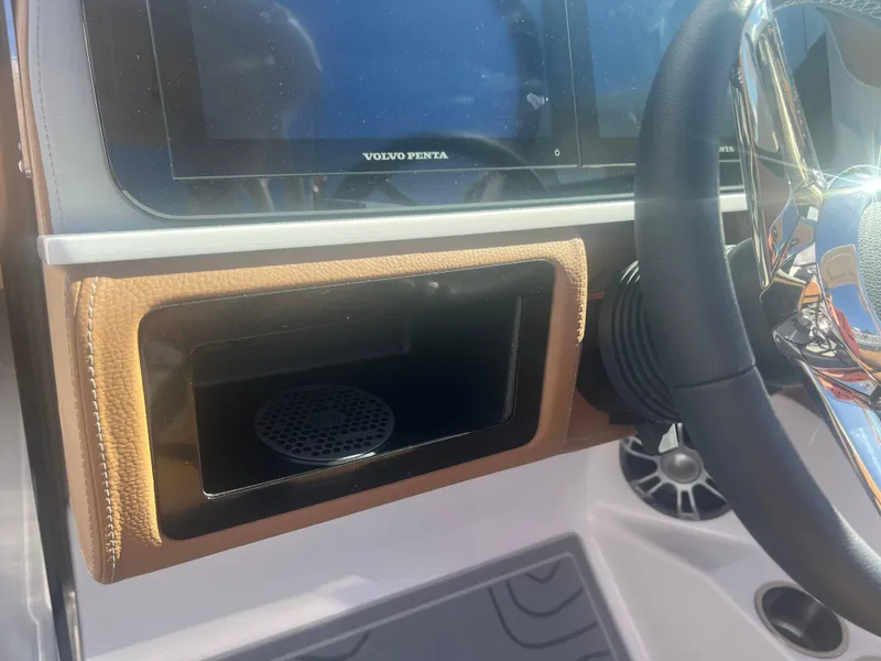 Slide: The Image of Regal LS4 Surf 2024 - 17