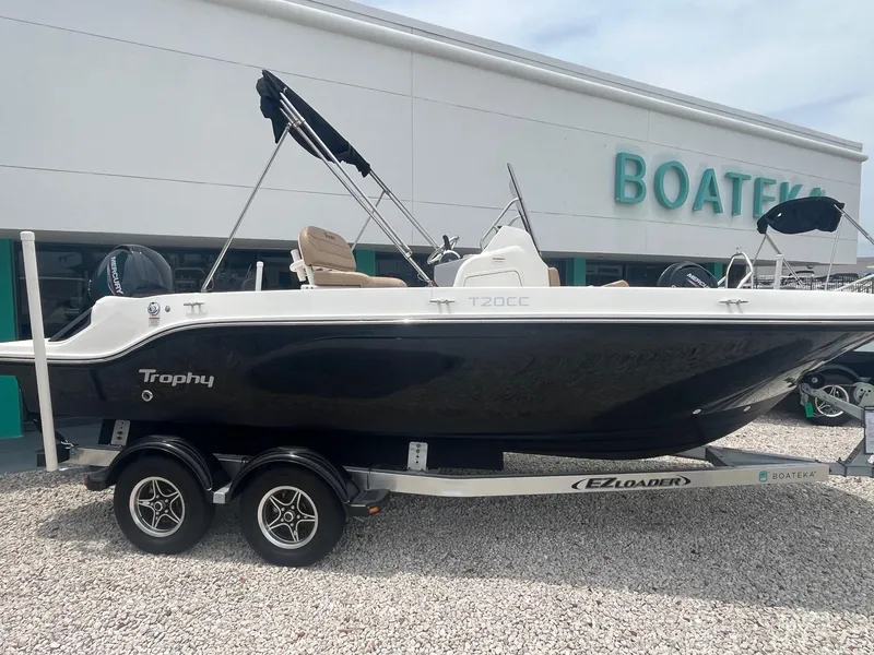 Slide: The Image of 2022 Bayliner Trophy T20CC boat on trailer at dealership. - 1