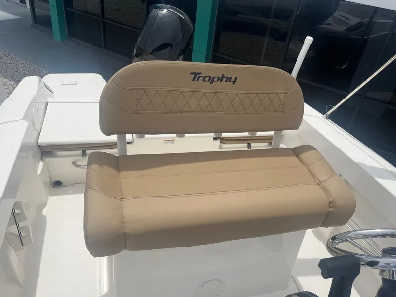 Slide: The Image of 2022 Bayliner Trophy T20CC boat seat and console. - 5