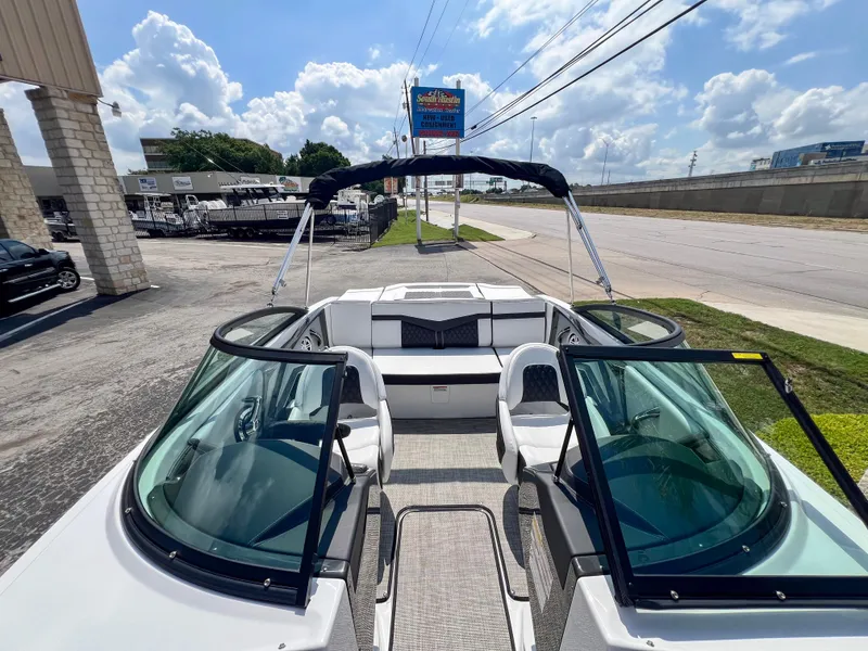 Slide: The Image of 2024 Monterey 218 SS boat with open cockpit and clear skies. - 18