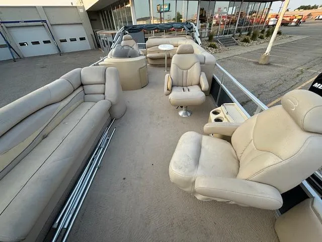 Slide: The Image of 2009 Bennington 2575RLi pontoon boat with beige seating and spacious deck. - 19