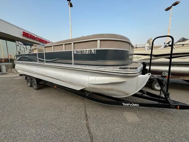 Slide: The Image of 2009 Bennington 2575RLi pontoon boat on a trailer in a dealership lot. - 25