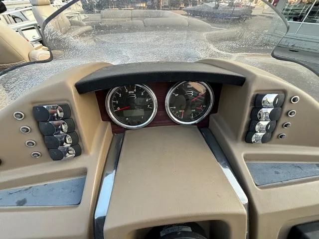 Slide: The Image of 2009 Bennington 2575RLi boat dashboard with gauges and control buttons. - 6