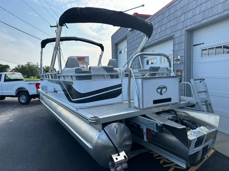 Slide: The Image of 2025 Tahoe Pontoon 2385 Sport 85 Quad Lounger Tri Toon with Sport Performance. - 6