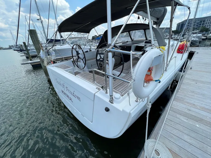 Slide: The Image of Hanse 415 - 10