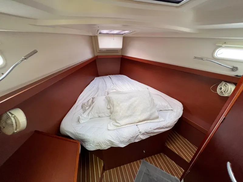 Slide: The Image of Hanse 415 - 28