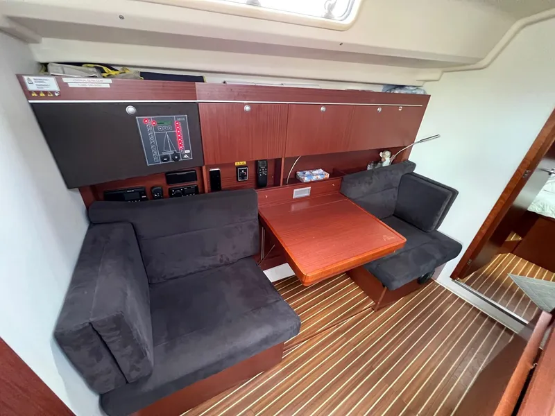 Slide: The Image of Hanse 415 - 31