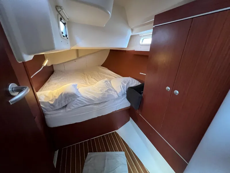 Slide: The Image of Hanse 415 - 35