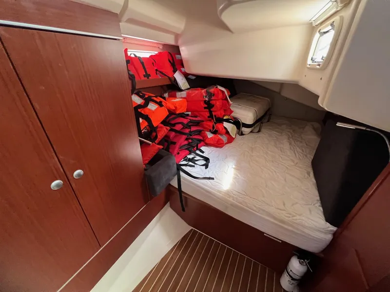 Slide: The Image of Hanse 415 - 36