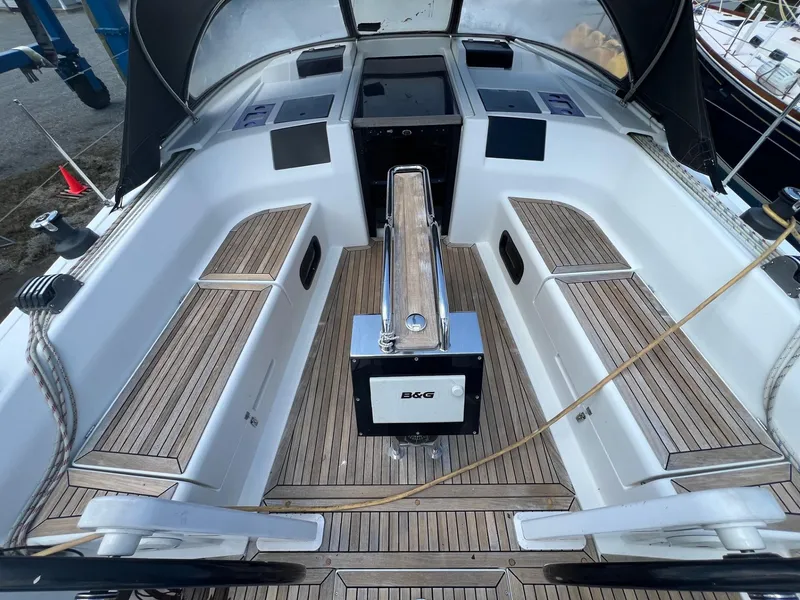 Slide: The Image of Hanse 415 - 4