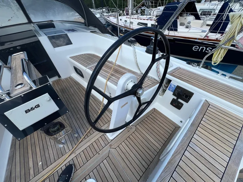 Slide: The Image of Hanse 415 - 6