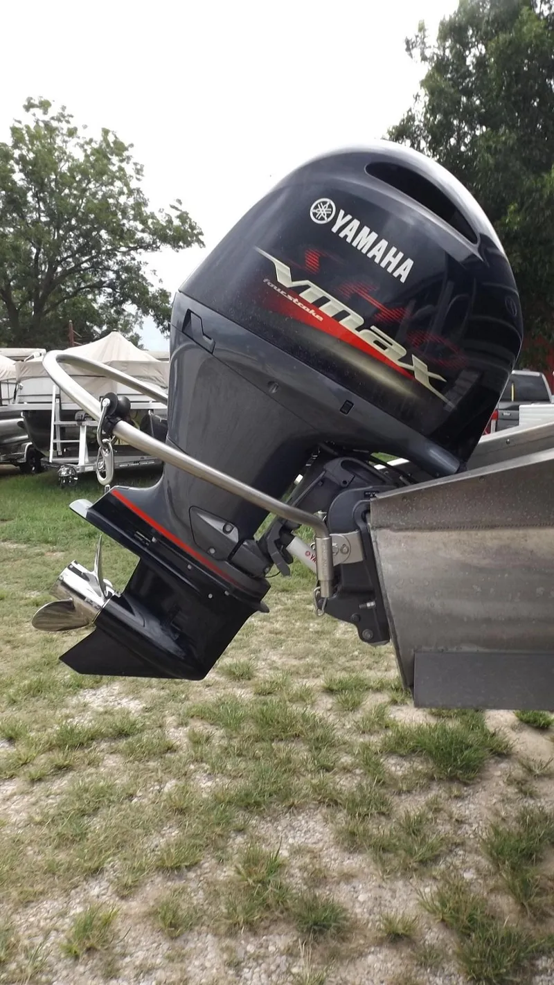 Slide: The Image of 2021 Veranda Fish VF22F2 with Yamaha VMAX outboard motor. - 24