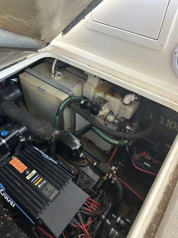 Slide: The Image of Sea Ray 330 Sundancer 1997 - 50