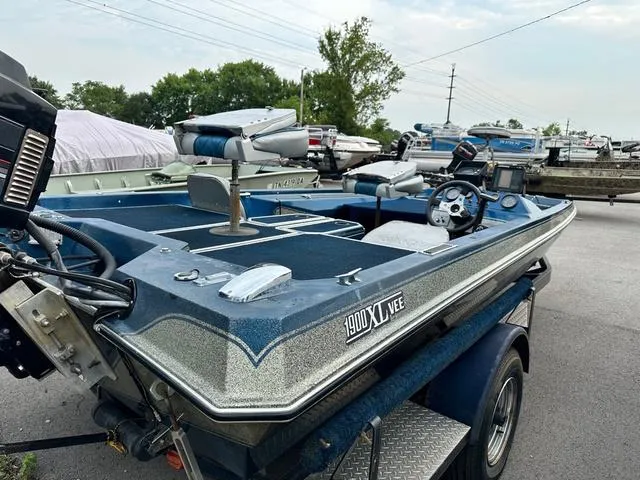 Slide: The Image of Norris Craft 1900XL VEE 1985 - 11