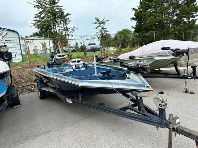 Slide: The Image of Norris Craft 1900XL VEE 1985 - 2