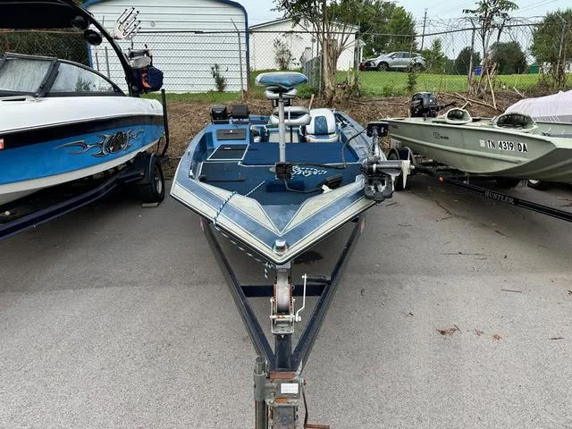 Slide: The Image of Norris Craft 1900XL VEE 1985 - 3