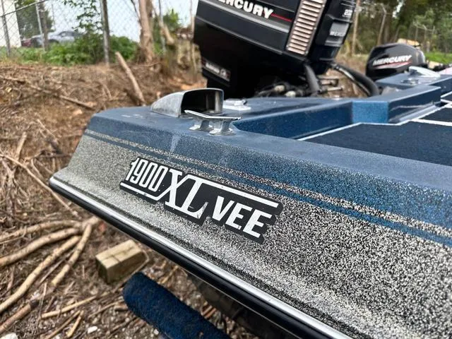 Slide: The Image of Norris Craft 1900XL VEE 1985 - 5