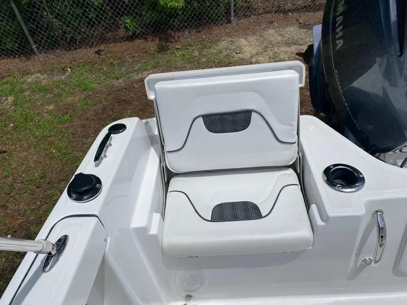 Slide: The Image of Wellcraft 202 Fisherman 2023 - 33