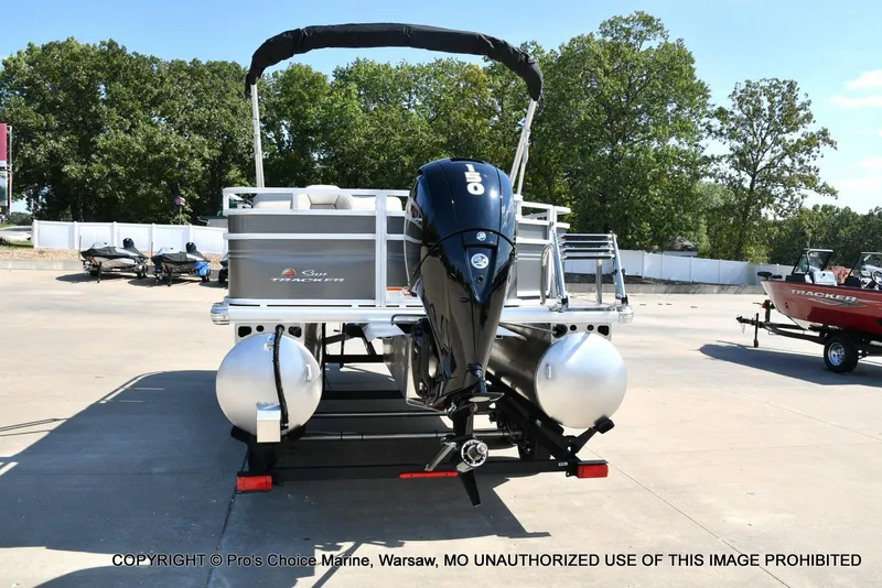 Slide: The Image of Sun Tracker FISHIN' BARGE 22 DLX w/150HP Mercury 4 Stroke 2025 - 15