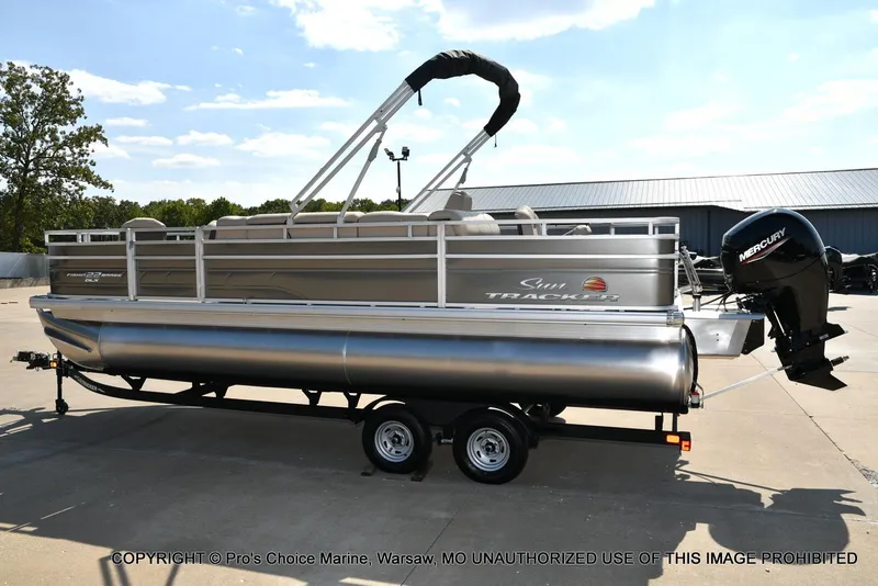 Slide: The Image of Sun Tracker FISHIN' BARGE 22 DLX w/150HP Mercury 4 Stroke 2025 - 17