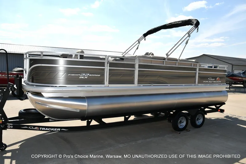 Slide: The Image of Sun Tracker FISHIN' BARGE 22 DLX w/150HP Mercury 4 Stroke 2025 - 18