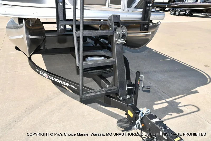 Slide: The Image of Sun Tracker FISHIN' BARGE 22 DLX w/150HP Mercury 4 Stroke 2025 - 20