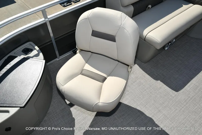 Slide: The Image of Sun Tracker FISHIN' BARGE 22 DLX w/150HP Mercury 4 Stroke 2025 - 28