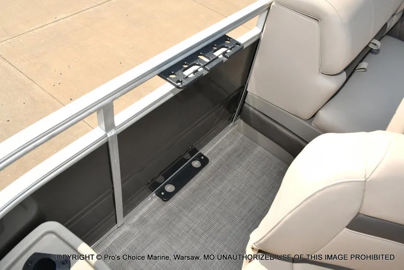 Slide: The Image of Sun Tracker FISHIN' BARGE 22 DLX w/150HP Mercury 4 Stroke 2025 - 31