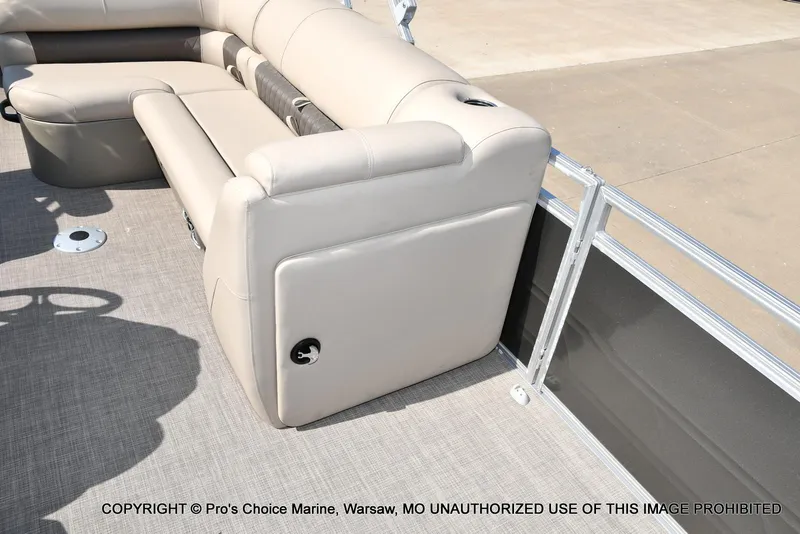 Slide: The Image of Sun Tracker FISHIN' BARGE 22 DLX w/150HP Mercury 4 Stroke 2025 - 32