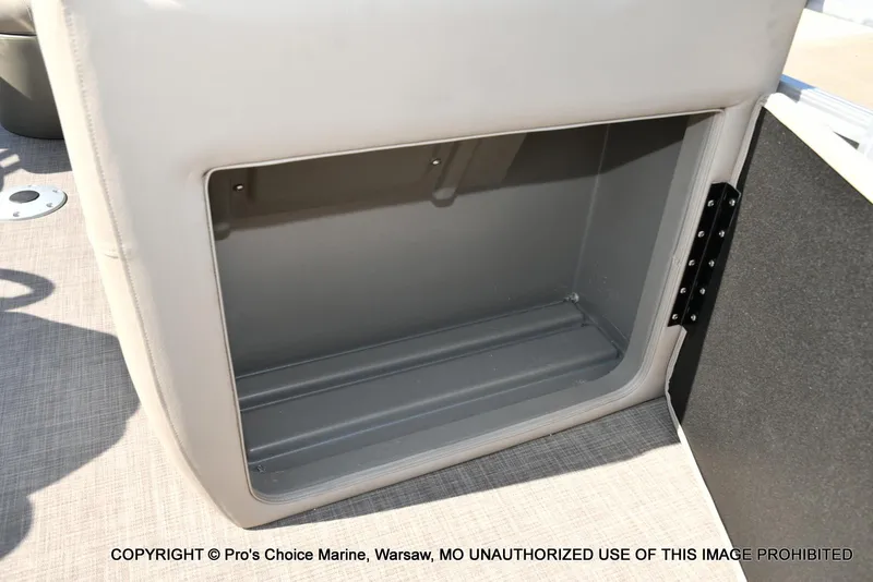 Slide: The Image of Sun Tracker FISHIN' BARGE 22 DLX w/150HP Mercury 4 Stroke 2025 - 33